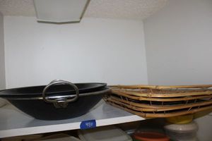 lot 480 image: Kitchen Wok pan, bamboo trays