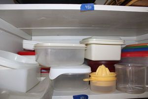lot 481 image: Kitchen plastic storage containers
