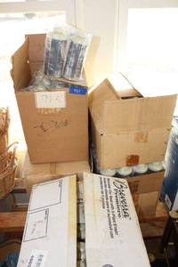 lot 581 image: Generous amount of aluminum shakers - 7 boxes