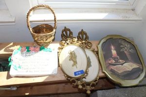 lot 579 image: Home dcor The Lord is my Shepherd plaque, golden wall dcor