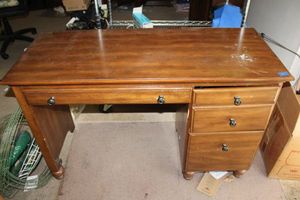 lot 591 image: Office desk