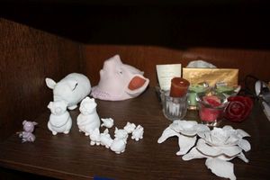 lot 603 image: Lead crystal votives, ceramic pigs and flowers