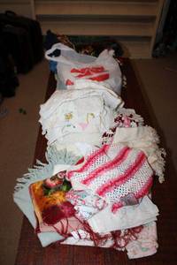 lot 556 image: Vintage linens and tapestry rugs