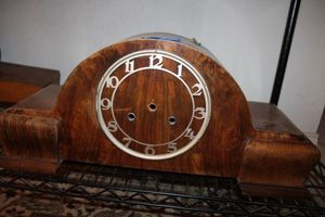 lot 524 image: Antique mantle clock as shown