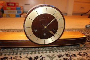 lot 526 image: Antique mantle clock as shown