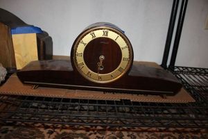 lot 527 image: Antique mantle clock as shown