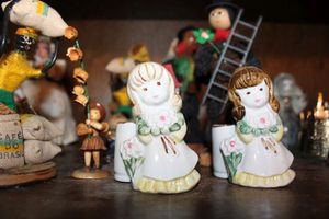 lot 619 image: Doll figurines as shown