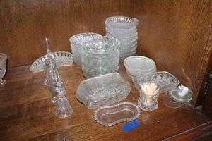 lot 623 image: Crystal bells, small serving bowls and more