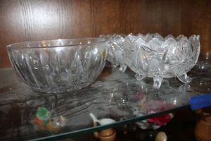 lot 629 image: Lead crystal serving bowls