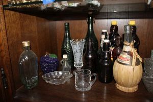 lot 634 image: Grape themed items and souvenir bottles