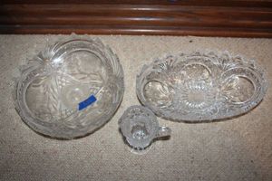 lot 638 image: Lead crystal bowls and creamer
