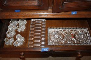 lot 648 image: Lead crystal trays and butterfly trinket boxes
