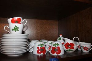 lot 642 image: Poppy flower tea set by SELTMANN WEIDEN