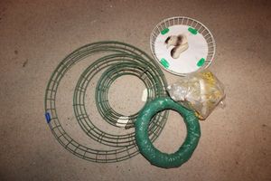 lot 595 image: Crafts wire wreathes and more