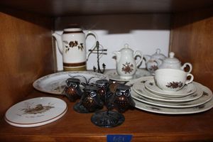 lot 681 image: Brown pattern dishes as shown