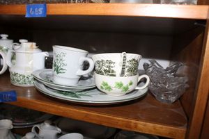 lot 686 image: Leaf shaped crystal trays, green and white creamer and sugar dishes, plus gold swans