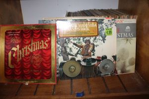 lot 691 image: Vintage albums