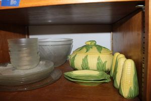 lot 701 image: Corn design dish set