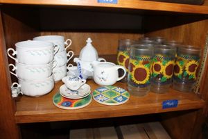 lot 704 image: Misc. glassware with sunflower glasses