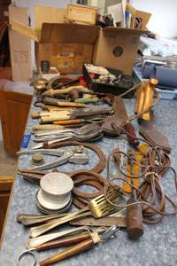 lot 254 image: Vintage items as shown