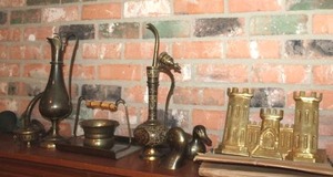 lot 261 image: Home dcor Brass items