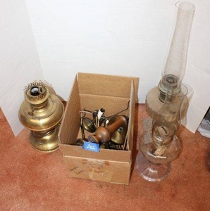 lot 282 image: Lamp lot hurricane lamps, hanging light fixture