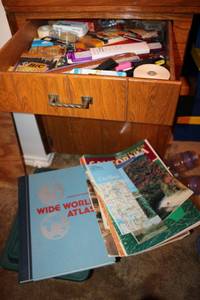 lot 440 image: Atlas books and maps, plus office supplies, see photos