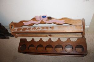 lot 512 image: Wooden shelf with wooden bow design and wooden wine rack