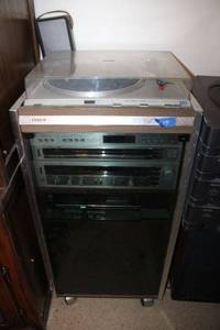 lot 615 image: Vintage Stereo system with record player