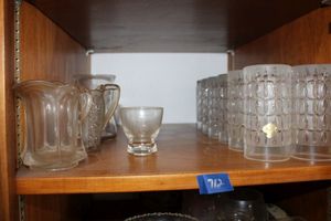 lot 712 image: Lead crystal glass set Bleikrystall plus creamers