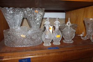lot 723 image: Lead crystal dishes with bird pattern
