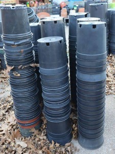lot 846 image: Plastic planters