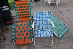 lot 851 image: Folding patio chairs and loungers