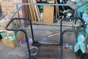 lot 863 image: Metal racks - one was grill frame