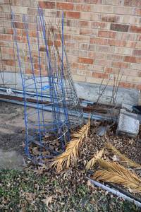 lot 867 image: Tomato cages