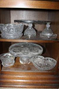 lot 640 image: Lead crystal set with bird pattern