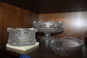 lot 643 image: Lead crystal bowls and trays