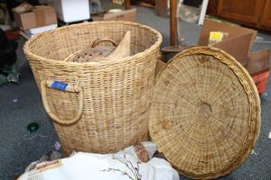 lot 814 image: Baskets and basket weave laundry bin