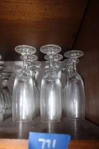 lot 771 image: Champagne flute glassware set