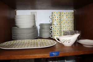 lot 781 image: Villeroy & Boch Valencia dish set