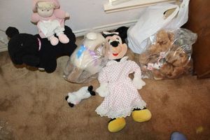 lot 56 image: Plush toys Vintage Minnie Mouse, teddy bears, and sheep