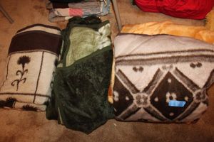 lot 81 image: Blankets, see photos