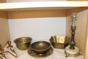 lot 92 image: Brass bowls and candle holders