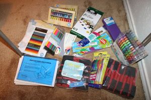 lot 105 image: Artist supplies Sketching pencils, foam brushes, gel pens, oil pastels, and oil paints