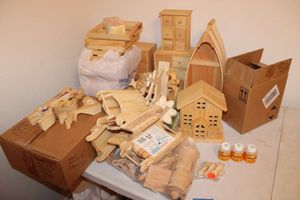 lot 108 image: Unfinished Wood crafts