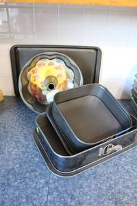 lot 144 image: Kitchen baking pans Spring form pans, Bundt pan and cookie sheet