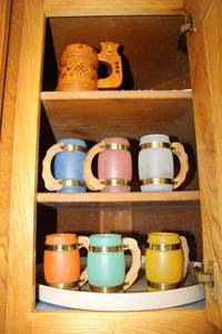 lot 143 image: Vintage Siesta Ware mugs (2 have chips)
