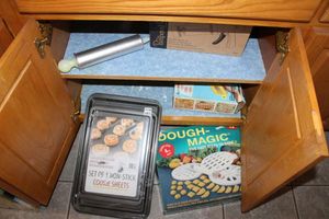 lot 168 image: Kitchen cookie presses, cookie sheets, Dough magic pastry maker