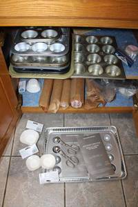 lot 172 image: Muffin pans and liners plus doughnut hole pan
