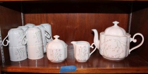 lot 35 image: Porcelain tea set - Gloria Bavaria